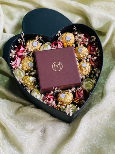 [IX000774] Customized  Gift Hamper In Heart Shape 