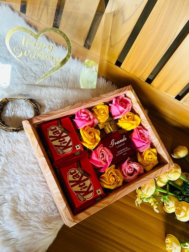 [IX000814] Customized Gift Hamper With Perfume 