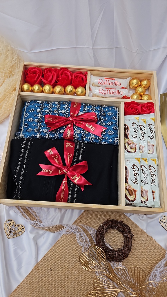 Wooden Square Shaped Transparent Sliding Lid Hamper Box 