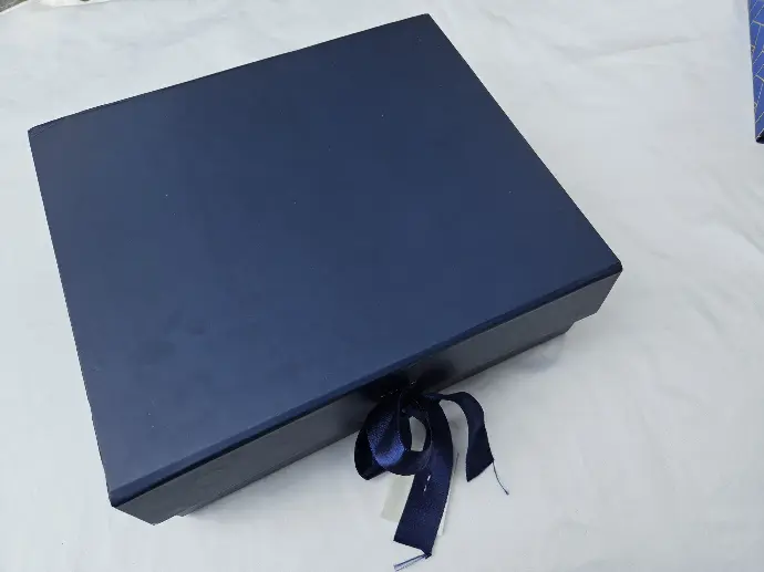 [IX002596] Glossy Ribbon Plain Hamper Box 30 X 26 cm  (Blue)