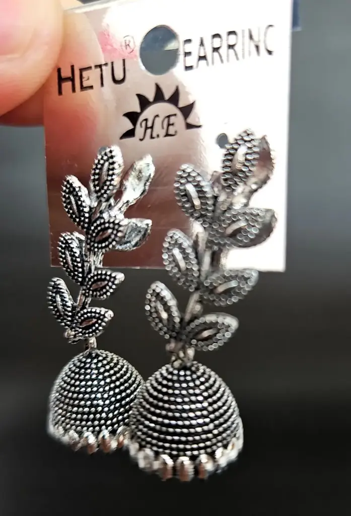 [IX2400490] Black Silver Small Jumka In Leaf 