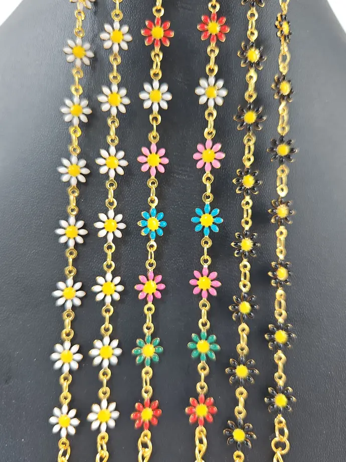 [IX2400644] Golden Bracelet With White Flower