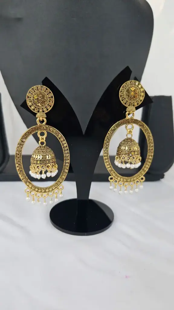Heavy Mat Gold Jumka In Oval Frame With Beads