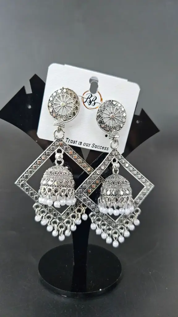 Heavy Mat Silver Jumka In Square Frame With Beads 