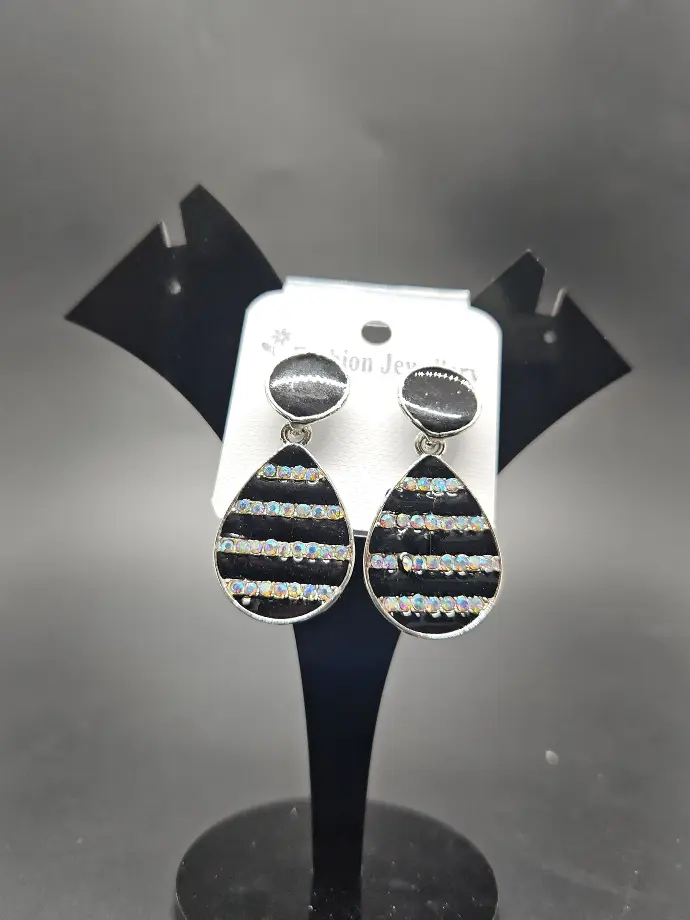 Earring Oval Shape Black with Stone Lines