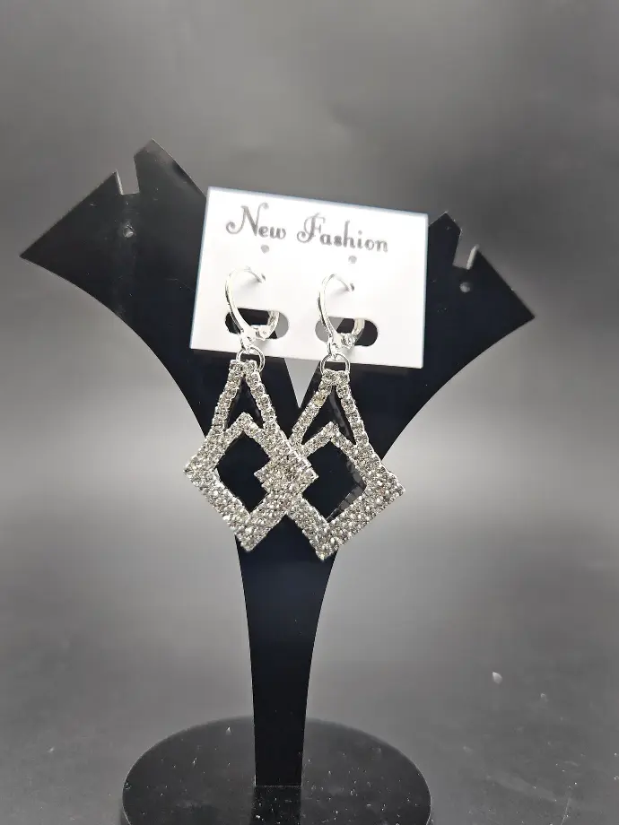 Earring Kite Design With White Stones