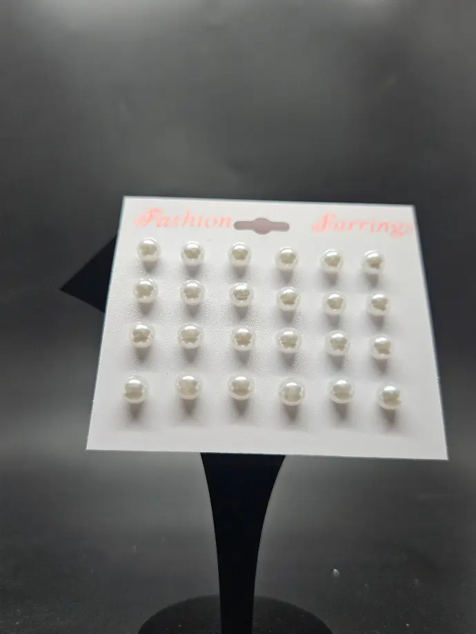 Earring White Pearl Bead Medium