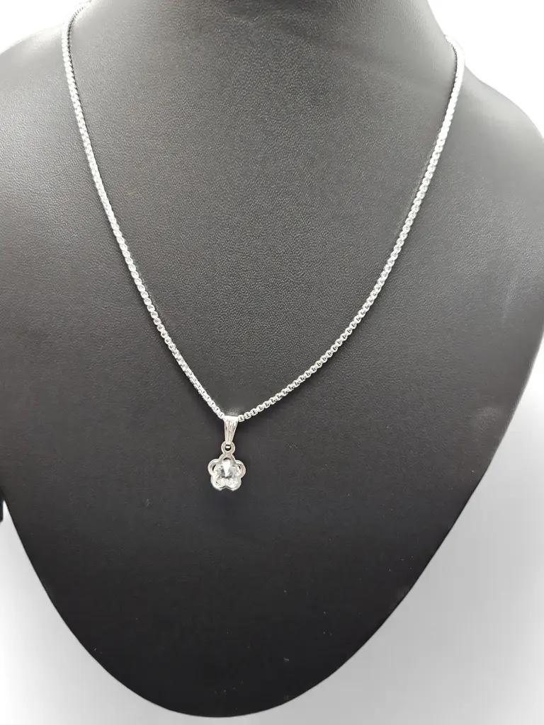 [IX2401790] Silver Chain With Flower Locket