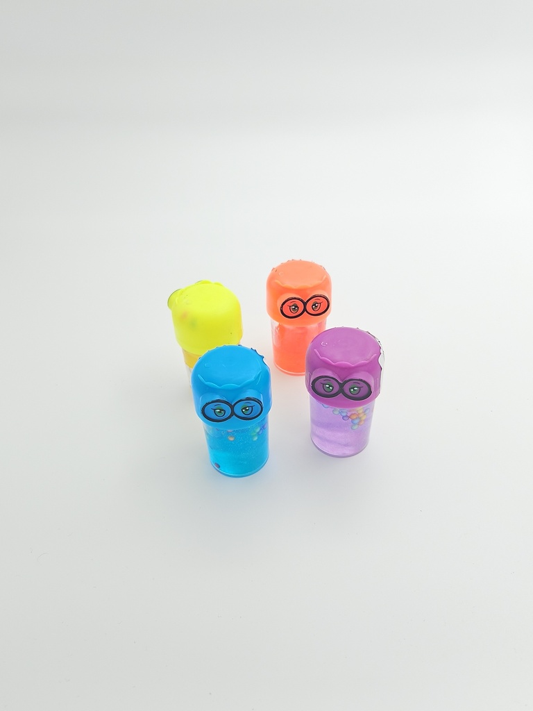 [IX2404924] Kids Playing Glittered Slime With Thermos Beads And Eyes Bottle 44gm