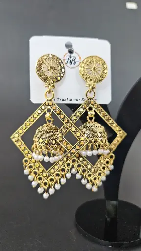 [IX2400660] Heavy Mat Gold Jumka In Square Frame With Beads